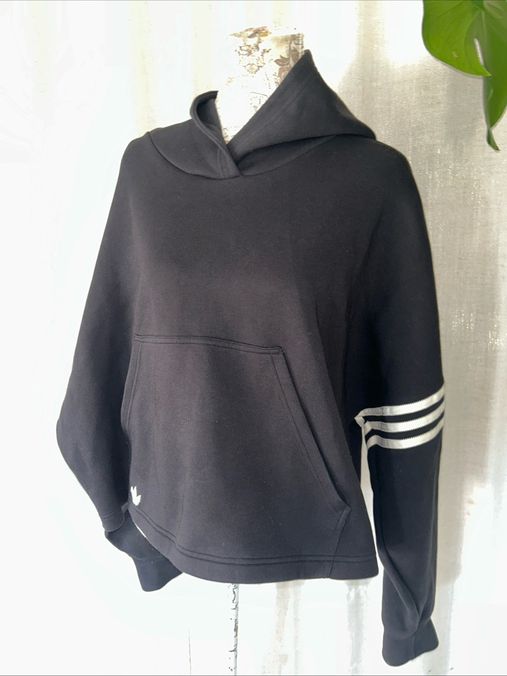 adidas Originals Adicolor Neuclassics Hoodie Oversized Crop Black Women’s 2X